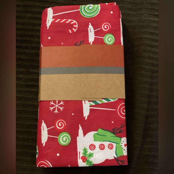 Holiday Tablecloth - Spill Resistant โ MUKitchen - Picture 8 of 13